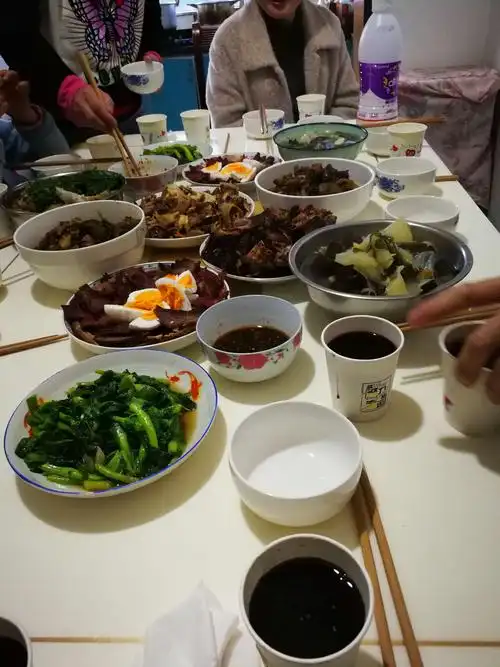 晚上在女儿外公家聚餐,度过了充实而繁忙的一天.