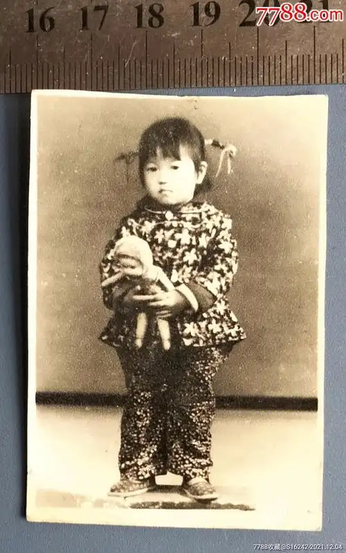 滚动鼠标滚轴,图片即可轻松放大,缩小更多"老照片