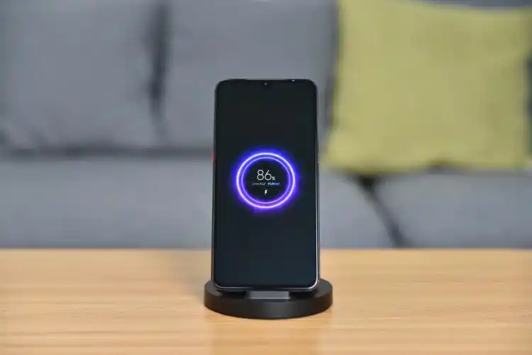 小米立式无线充电器 20w简评:大众化无线快充解决方案