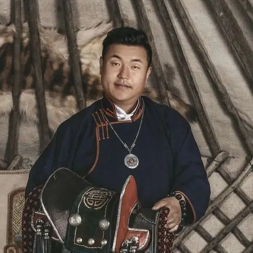 关注正月初六奈曼著名歌手亮相央视唱响草原歌曲