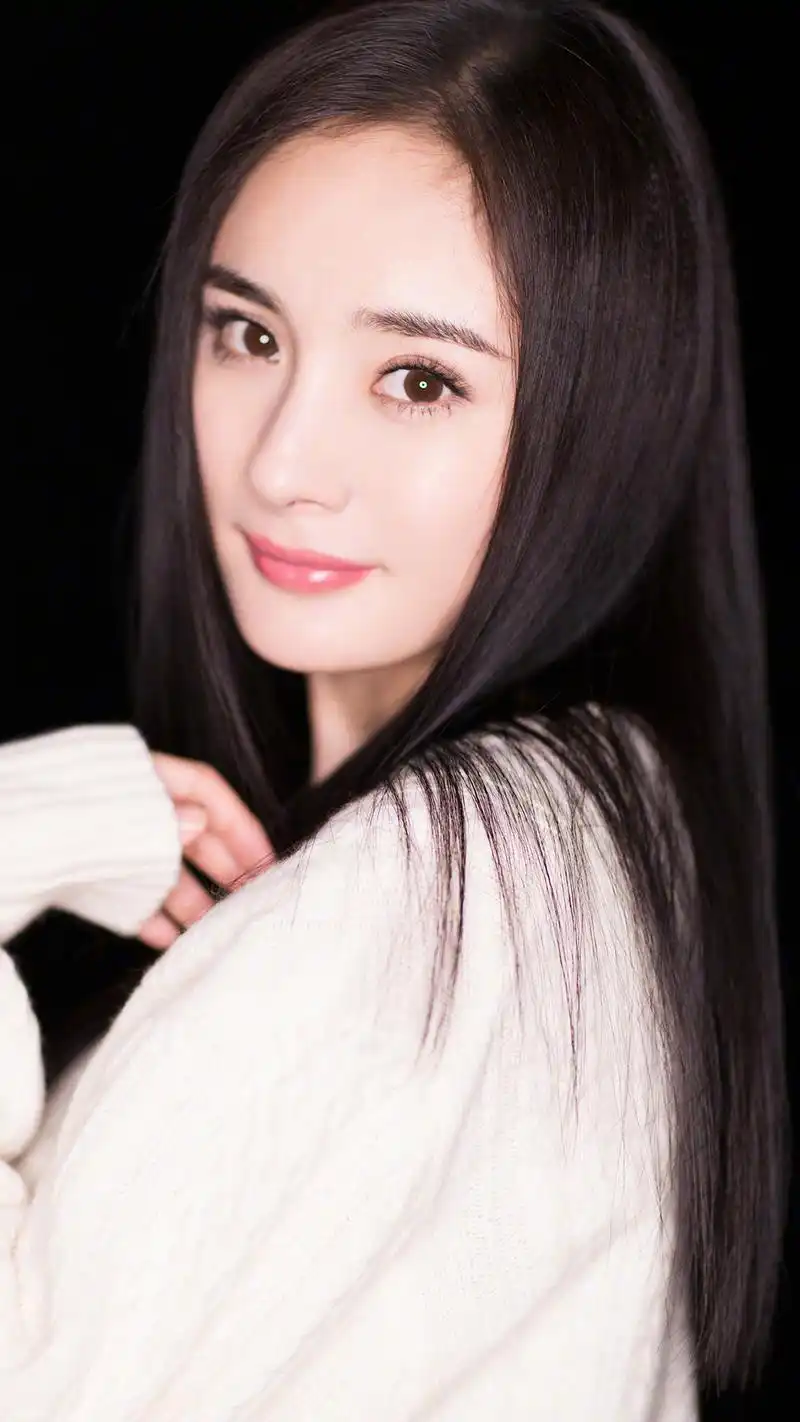 杨幂白毛衣蕾丝裙性感手机壁纸图片