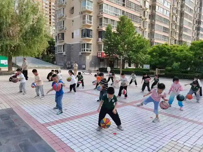 【玩转篮球,乐享童年】——关铝幼儿园篮球课程