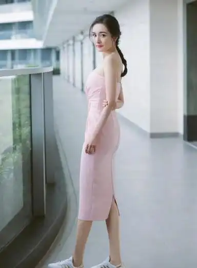 身高167cm体重仅90斤的杨幂,翘臀也许是假的,但马甲线可是真的