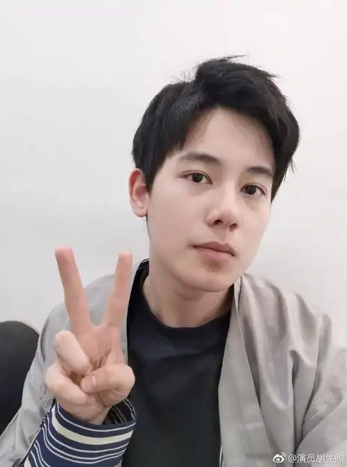 胡先煦被曝与女友分手, 年纪不小倒是恋爱的一把好手?