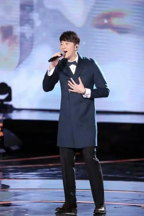 关喆风雅献唱经典咏流传深情改编与观众共诉乡愁