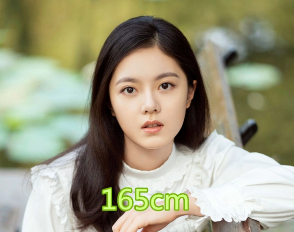 00后女明星的身高,张子枫还好,欧阳娜娜不错,看到最后:还会再长吗?