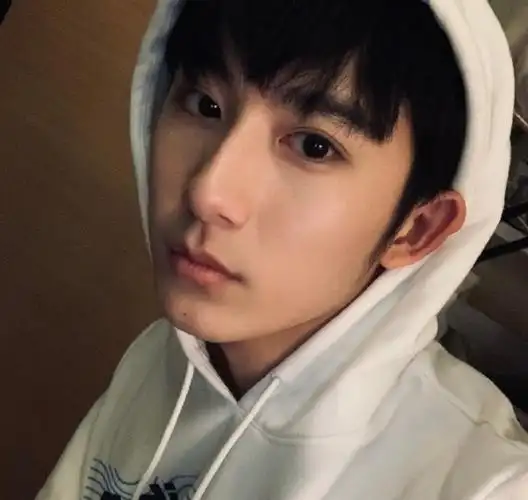 事情到此还远未结束,除了以上各类爆料,还有郝富申高中时期前女友的