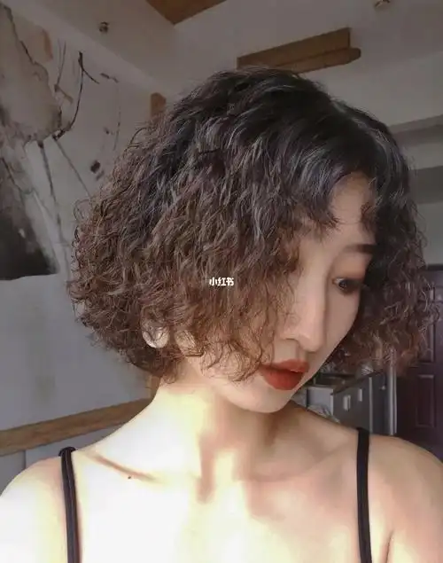 短发螺旋烫
