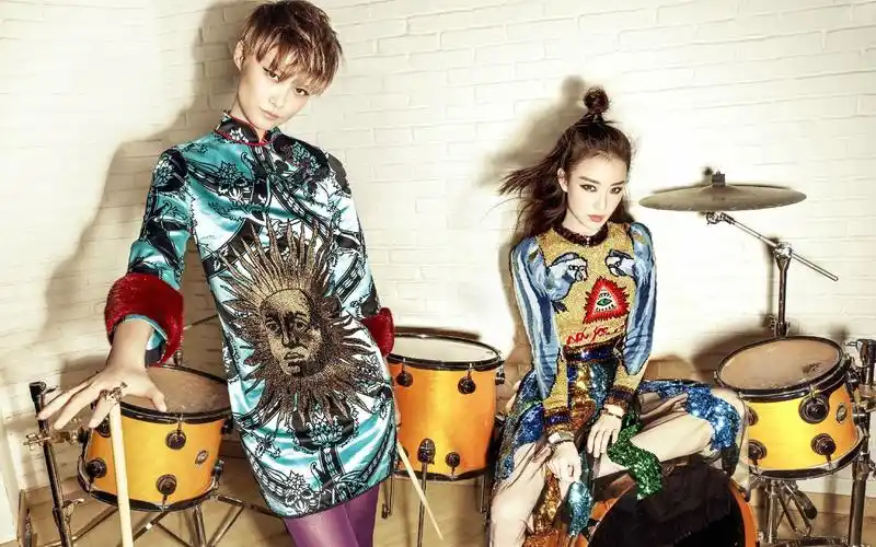 李宇春倪妮摇滚帅气时尚写真图片桌面壁纸