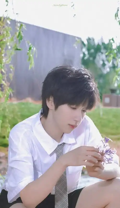 热搜颜值贺峻霖贺峻霖贺峻霖接招吧前辈贺峻霖快乐大本营