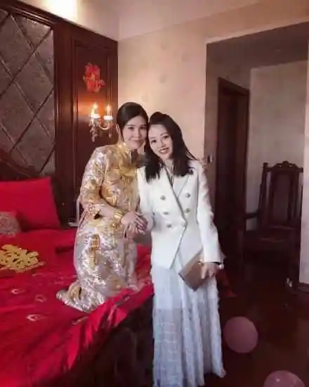 05年的超女赵静怡大婚尴尬的是同期的超女却未到场祝贺