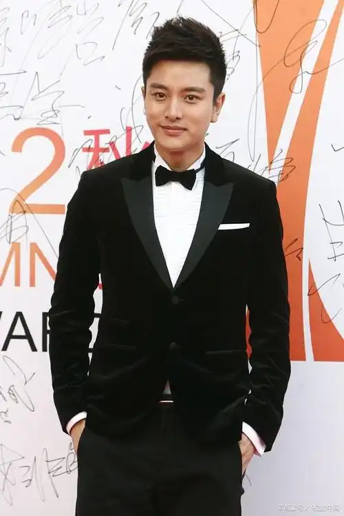 给李小璐挖坑?38岁贾乃亮主持节目,大赞孙俪罗晋人品有深意