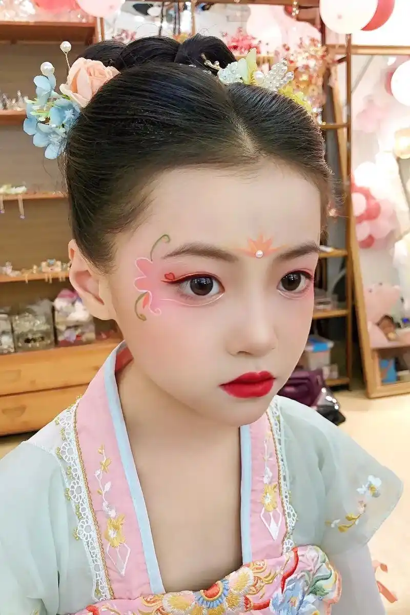 儿童汉服妆造 #古装造型 #汉服小仙女 #国风古韵 #汉服之 - 抖音