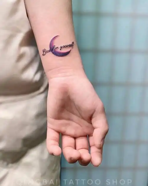 清新小月亮纹身图片_手部纹身图案