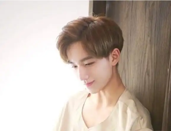 年轻男生偏分刘海短发发型设计 好看刘海短发不挑脸型