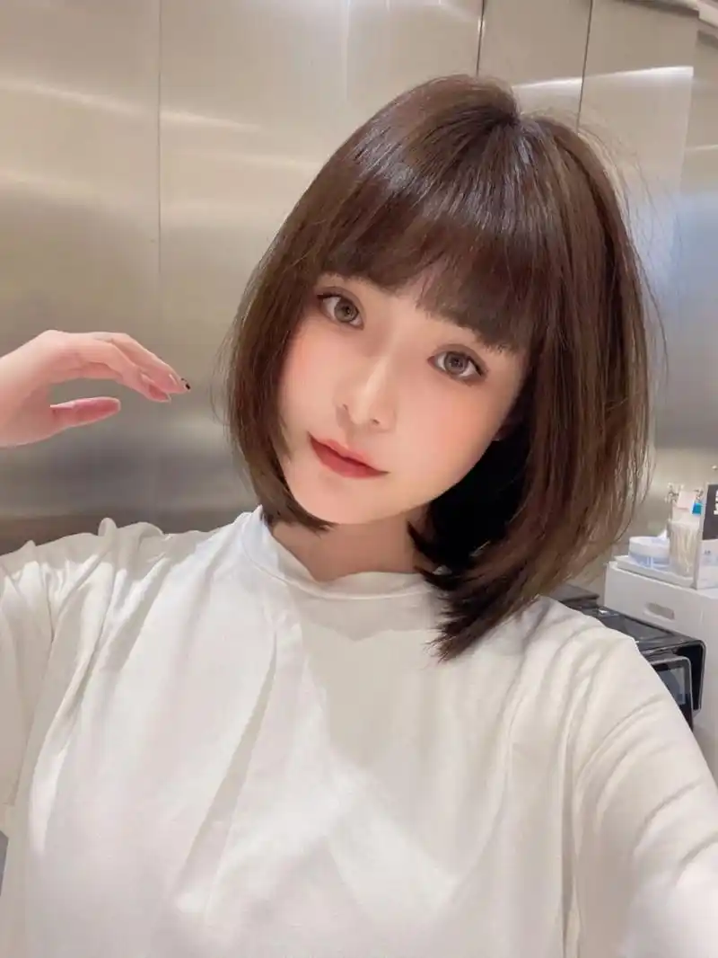 女生短发发型 低层碎发真的太修饰脸型咯～ 嘻嘻嘻 上次染完头没剪