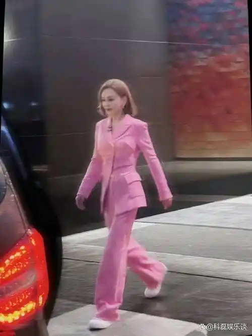 液体裙,柳岩的黑丝腿,《浪姐5》女星的高级感出来了_身材_郭碧婷_韩雪