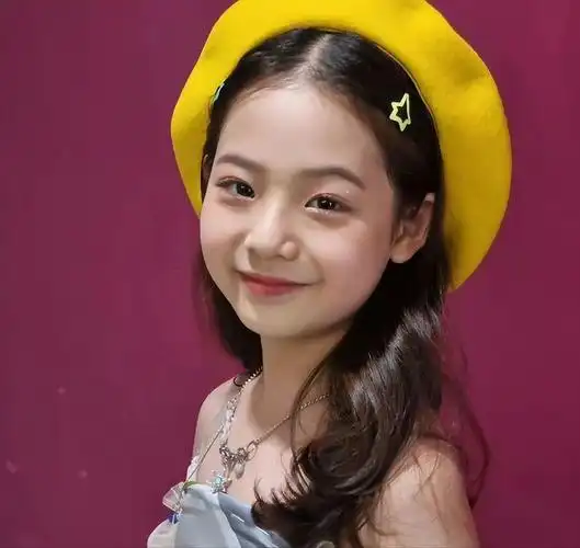 韩国13岁女孩女团出道,小学才刚毕业!网友:牙都没换完