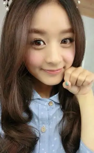 赵丽颖变身耿直girl 晒ps前后自拍照露戏外真容