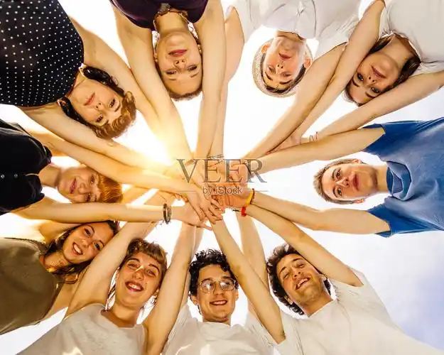 一群朋友的合作照片摄影图片