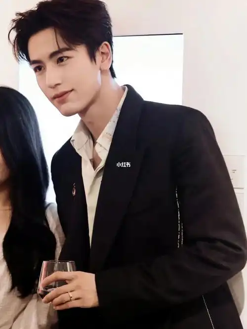 张凌赫  #张家玮