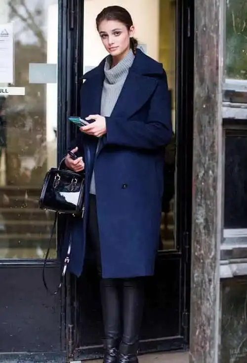 深蓝色衣服配什么裤子 优雅大气深邃