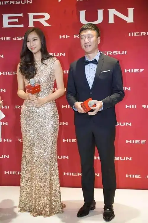 王骏迪比孙红雷小15岁穿礼服裙气质优雅气场丝毫不输老公