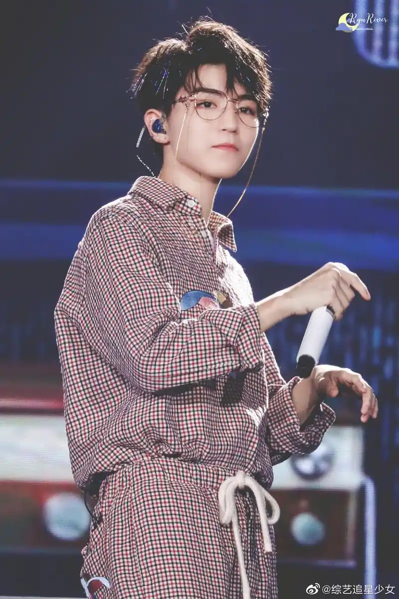 tfboys分享201119王俊凯舞台妆合集每一次都惊艳难忘