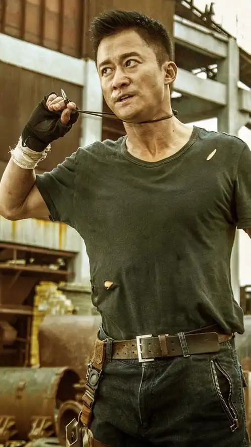 吴京还原太空失重表情包#帅气的气质男神吴京来了