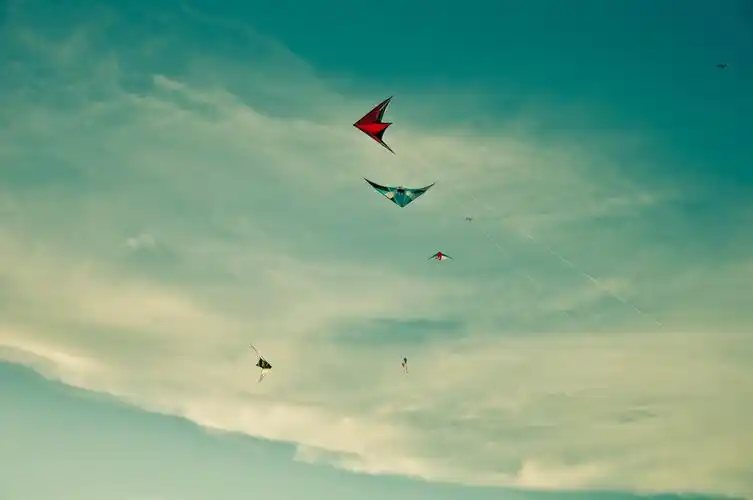 记忆的风筝,伴随袅袅炊烟飘落天边.