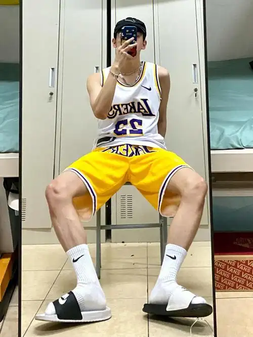 总是会听到大家询问首次去健身房需要带什么东西,作为一个新手小白