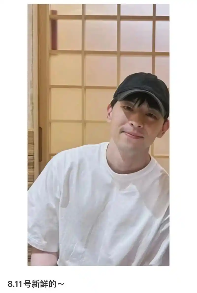 邓伦素颜近照,脸看起来圆润了不少[思考]