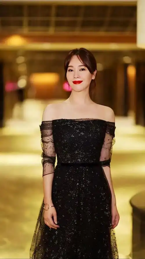 美丽动人左小青