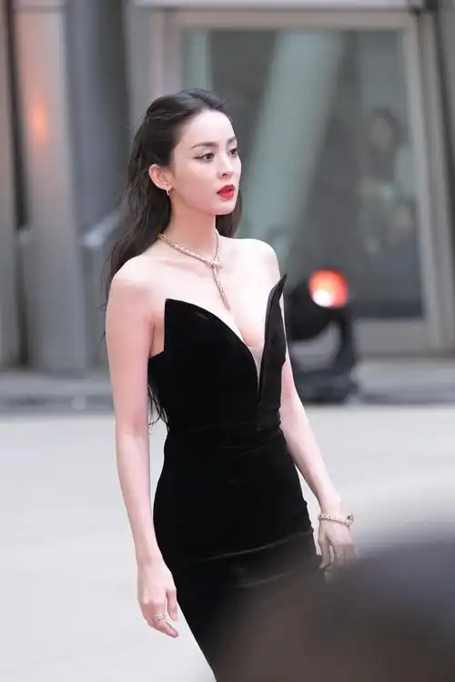 1/ 11古力娜扎 好身材  672/ 11古力娜扎 好身材  673/ 11古力