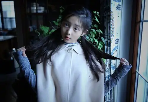 本以为黄磊的女儿已经够好看了看到黄渤的女儿才知道啥叫惊艳