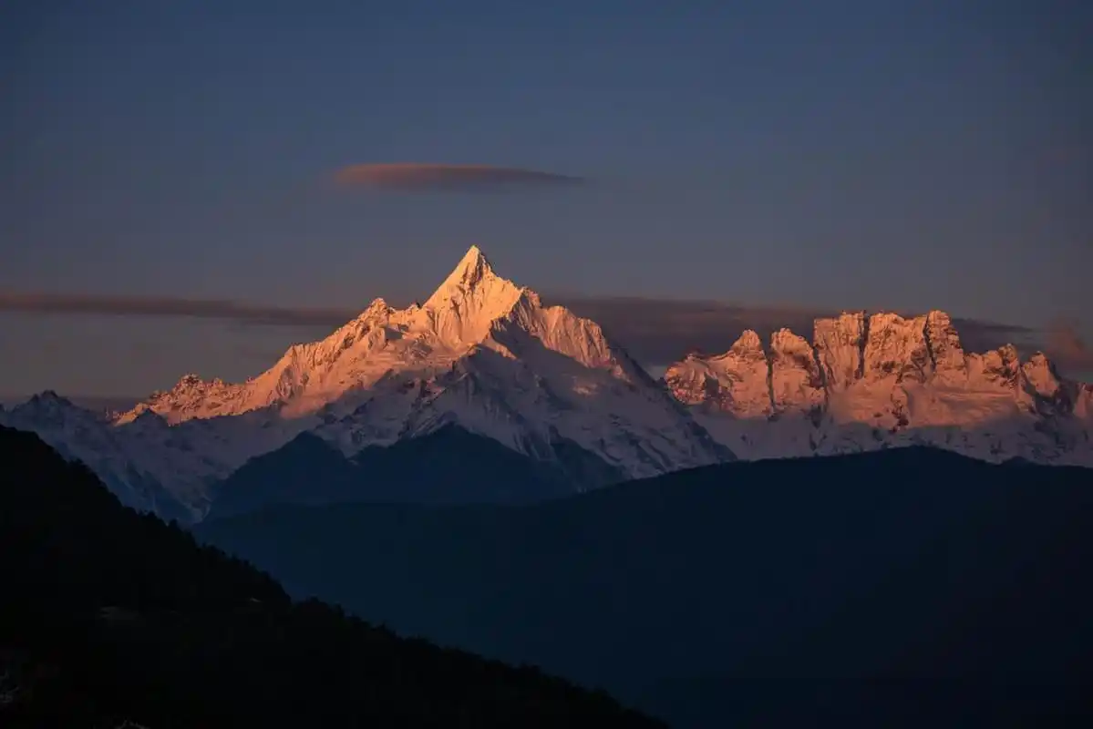 【云南梅里雪山飞来寺等景点实行免费开放】近期,有网民反映云南梅里