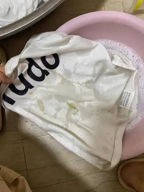 衣服上有油渍发黄好像都93#白色衣服发黄  #去除衣服上油渍  #去