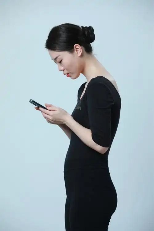 脖子前倾姿势是多种因素综合作用的结果-蒲公英时光教育集团