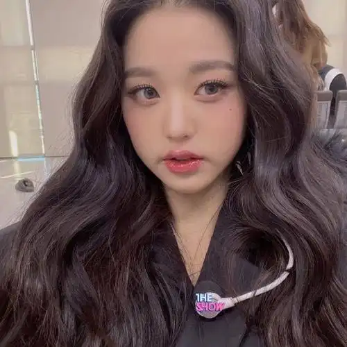 女生头像 izone忙内张元英