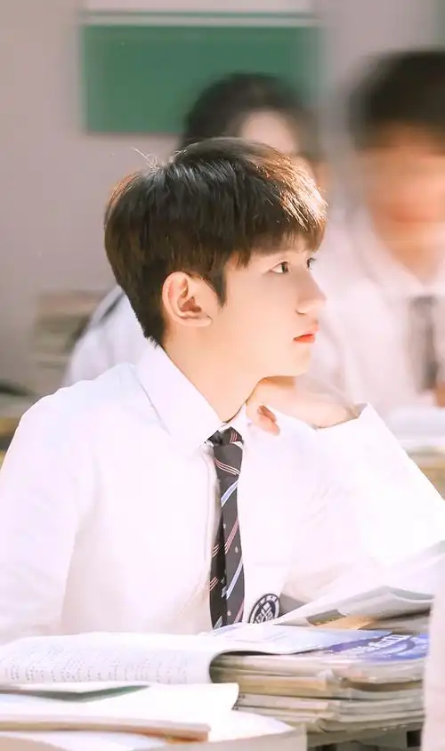 [王源][分享]200519 王源校服图照合集 学长·源帅气登场