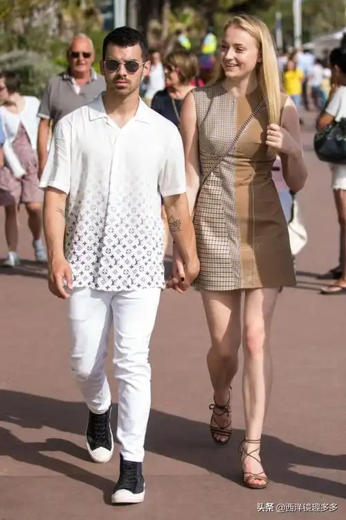 67索菲·特纳(175cm)和乔·乔纳斯(172cm)6767妮可·基德曼(180