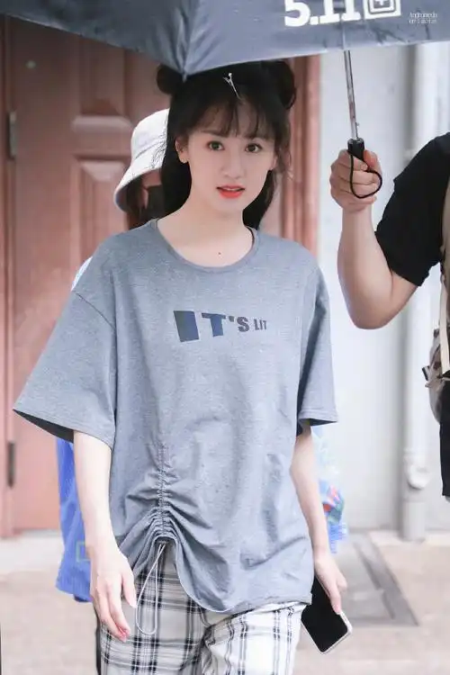 我也很庆幸,因为我能在青春肆意的年纪遇见你"    【袁冰妍粉丝 红凝