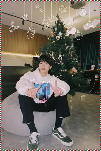 好可爱!@连淮伟 你的小鹿角是哪个app的贴纸 太可.