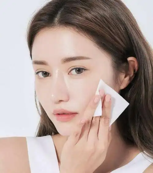 先擦乳液还是爽肤水?你可能这么多年一直错了,难怪皮肤一直不好_人民