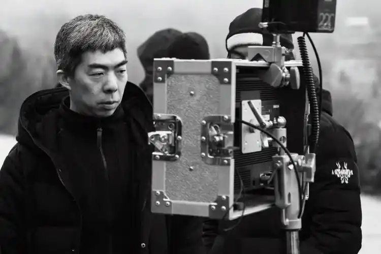 《刺杀小说家》导演路阳:为什么会有冒蓝火的加特林