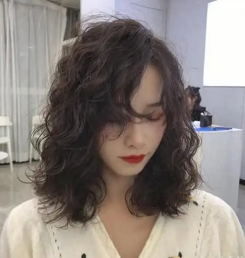 2021流行一种烫发叫法式烫发型图片设计
