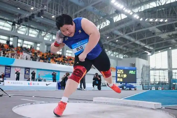 巩立姣本赛季首次亮相国内赛场室内全锦赛女子铅球轻松夺冠