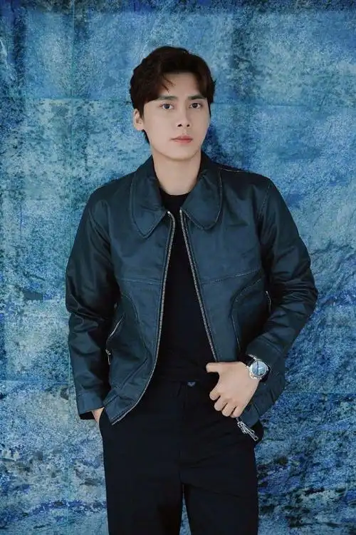 李易峰有种痞帅感身穿黑色夹克好个性释放男性荷尔蒙