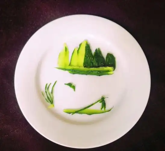 且以春醪慰流年, 不负食情与画意 ——记海口七中庆三八"菜肴摆盘艺术