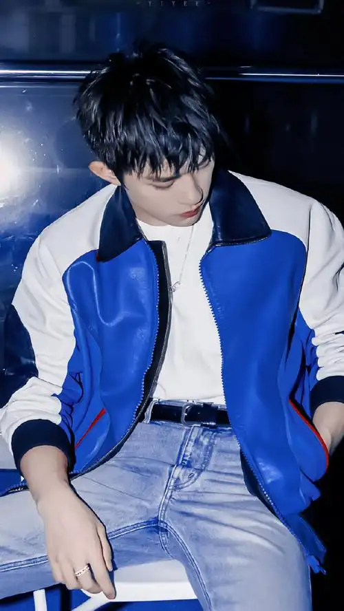 易烊千玺二十冠岁朝暮锦程